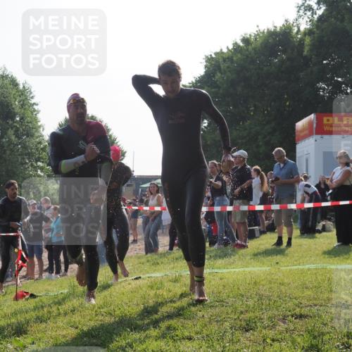 15.06.2025 - 27. Vierlanden-Triathlon KatJ http://msf.ph/oto/7977293 15.06.2025 08:35:40 Schwimmen 6, 21, 47, 75, 85, 158 meine-sportfotos.de