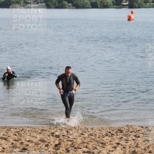 21.06.2025 - 27. Vierlanden-Triathlon MichiJ http://msf.ph/oto/7977297 15.06.2026 08:44:42 Schwimmen 81, 93 meine-sportfotos.de