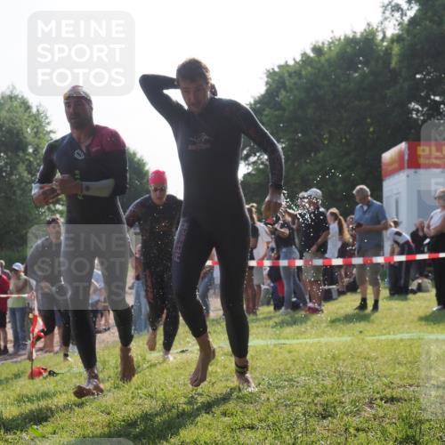 15.06.2025 - 27. Vierlanden-Triathlon KatJ http://msf.ph/oto/7977304 15.06.2025 08:35:40 Schwimmen 6, 21, 47, 75, 85, 158 meine-sportfotos.de