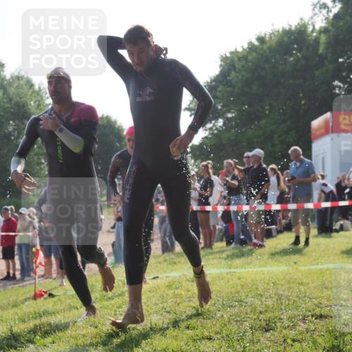 15.06.2025 - 27. Vierlanden-Triathlon KatJ http://msf.ph/oto/7977309 15.06.2025 08:35:41 Schwimmen 6, 21, 75, 85, 158 meine-sportfotos.de