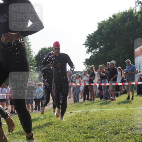 15.06.2025 - 27. Vierlanden-Triathlon KatJ http://msf.ph/oto/7977312 15.06.2025 08:35:41 Schwimmen 6, 21, 75, 85, 158 meine-sportfotos.de