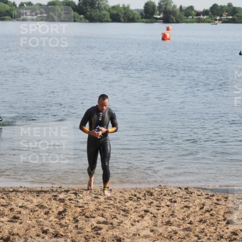 21.06.2025 - 27. Vierlanden-Triathlon MichiJ http://msf.ph/oto/7977323 15.06.2026 08:44:44 Schwimmen 81 meine-sportfotos.de