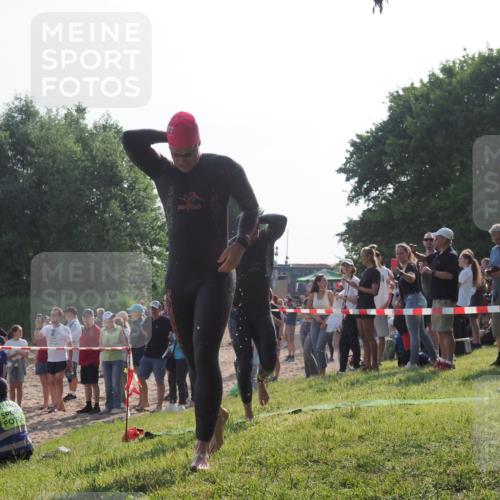 15.06.2025 - 27. Vierlanden-Triathlon KatJ http://msf.ph/oto/7977324 15.06.2025 08:35:42 Schwimmen 6, 21, 75, 85, 158 meine-sportfotos.de
