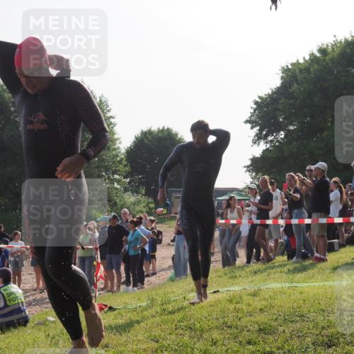 15.06.2025 - 27. Vierlanden-Triathlon KatJ http://msf.ph/oto/7977325 15.06.2025 08:35:42 Schwimmen 6, 21, 75, 85, 158 meine-sportfotos.de