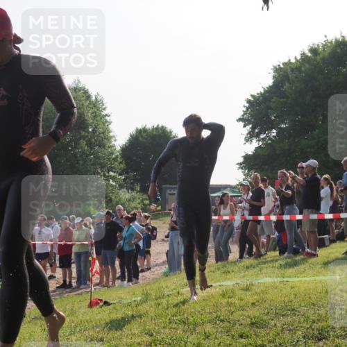 15.06.2025 - 27. Vierlanden-Triathlon KatJ http://msf.ph/oto/7977329 15.06.2025 08:35:42 Schwimmen 6, 21, 75, 85, 158 meine-sportfotos.de