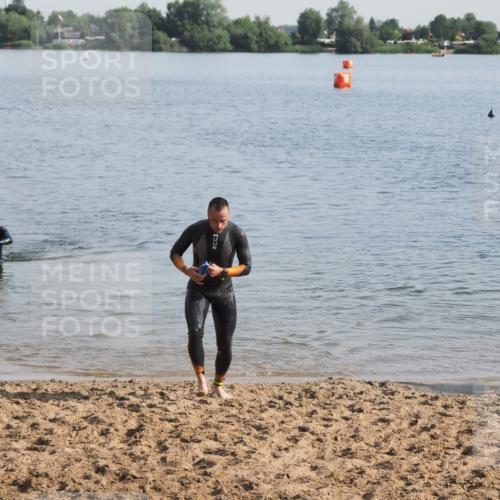 21.06.2025 - 27. Vierlanden-Triathlon MichiJ http://msf.ph/oto/7977330 15.06.2026 08:44:44 Schwimmen 81 meine-sportfotos.de