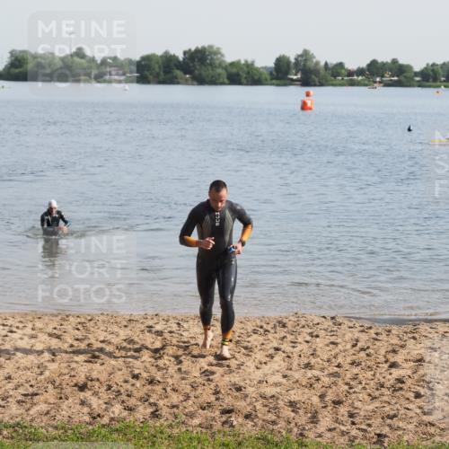 21.06.2025 - 27. Vierlanden-Triathlon MichiJ http://msf.ph/oto/7977331 15.06.2026 08:44:45 Schwimmen 81 meine-sportfotos.de