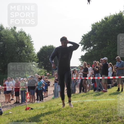 15.06.2025 - 27. Vierlanden-Triathlon KatJ http://msf.ph/oto/7977337 15.06.2025 08:35:43 Schwimmen 6, 21, 75, 85, 158 meine-sportfotos.de