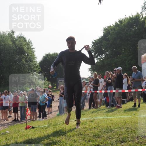 15.06.2025 - 27. Vierlanden-Triathlon KatJ http://msf.ph/oto/7977344 15.06.2025 08:35:43 Schwimmen 6, 21, 75, 85, 158 meine-sportfotos.de