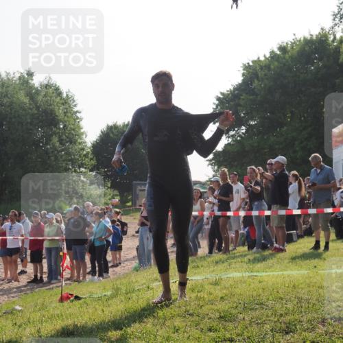 15.06.2025 - 27. Vierlanden-Triathlon KatJ http://msf.ph/oto/7977348 15.06.2025 08:35:43 Schwimmen 6, 21, 75, 85, 158 meine-sportfotos.de