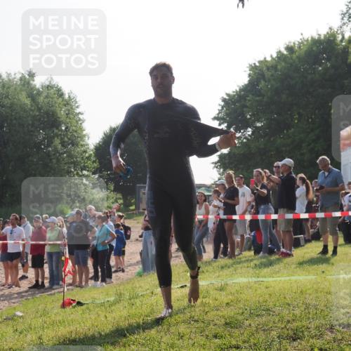 15.06.2025 - 27. Vierlanden-Triathlon KatJ http://msf.ph/oto/7977351 15.06.2025 08:35:43 Schwimmen 6, 21, 75, 85, 158 meine-sportfotos.de
