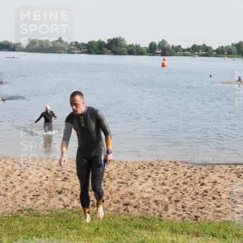 21.06.2025 - 27. Vierlanden-Triathlon MichiJ http://msf.ph/oto/7977360 15.06.2026 08:44:47 Schwimmen 81, 160 meine-sportfotos.de