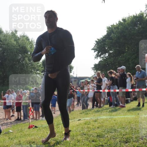 15.06.2025 - 27. Vierlanden-Triathlon KatJ http://msf.ph/oto/7977361 15.06.2025 08:35:44 Schwimmen 6, 21, 75, 85, 158 meine-sportfotos.de