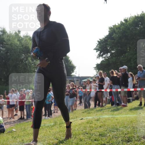 15.06.2025 - 27. Vierlanden-Triathlon KatJ http://msf.ph/oto/7977365 15.06.2025 08:35:44 Schwimmen 6, 21, 75, 85, 158 meine-sportfotos.de