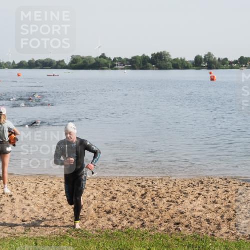 21.06.2025 - 27. Vierlanden-Triathlon MichiJ http://msf.ph/oto/7977366 15.06.2026 08:44:54 Schwimmen 81, 160 meine-sportfotos.de