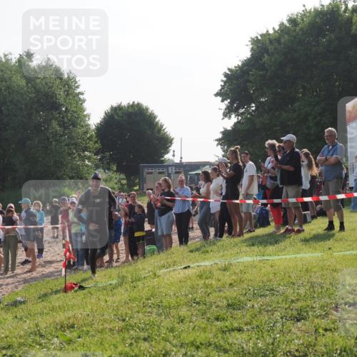 15.06.2025 - 27. Vierlanden-Triathlon KatJ http://msf.ph/oto/7977368 15.06.2025 08:36:24 Schwimmen 29 meine-sportfotos.de