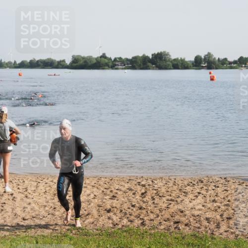 21.06.2025 - 27. Vierlanden-Triathlon MichiJ http://msf.ph/oto/7977369 15.06.2026 08:44:54 Schwimmen 81, 160 meine-sportfotos.de