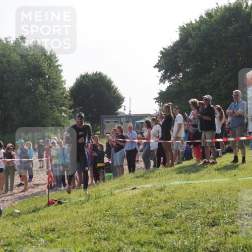 15.06.2025 - 27. Vierlanden-Triathlon KatJ http://msf.ph/oto/7977374 15.06.2025 08:36:24 Schwimmen 29 meine-sportfotos.de