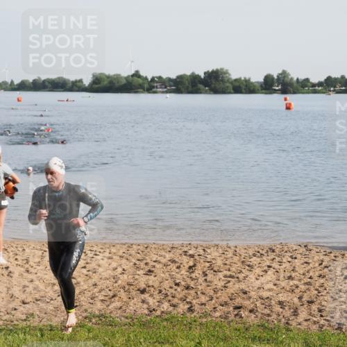 21.06.2025 - 27. Vierlanden-Triathlon MichiJ http://msf.ph/oto/7977376 15.06.2026 08:44:54 Schwimmen 81, 160 meine-sportfotos.de