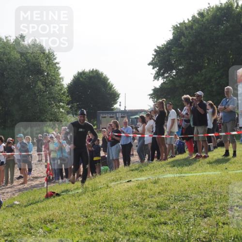 15.06.2025 - 27. Vierlanden-Triathlon KatJ http://msf.ph/oto/7977377 15.06.2025 08:36:24 Schwimmen 29 meine-sportfotos.de