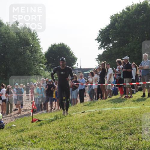 15.06.2025 - 27. Vierlanden-Triathlon KatJ http://msf.ph/oto/7977385 15.06.2025 08:36:25 Schwimmen 29 meine-sportfotos.de