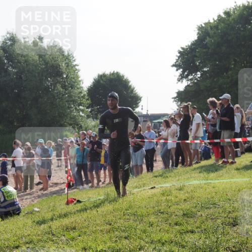 15.06.2025 - 27. Vierlanden-Triathlon KatJ http://msf.ph/oto/7977394 15.06.2025 08:36:26 Schwimmen 29 meine-sportfotos.de