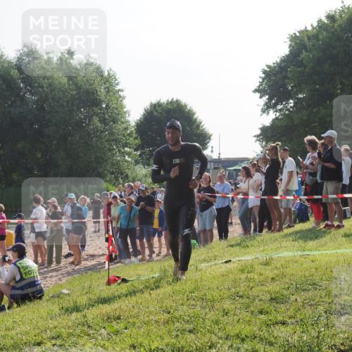 15.06.2025 - 27. Vierlanden-Triathlon KatJ http://msf.ph/oto/7977397 15.06.2025 08:36:26 Schwimmen 29 meine-sportfotos.de