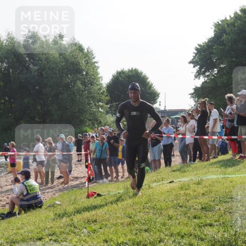 15.06.2025 - 27. Vierlanden-Triathlon KatJ http://msf.ph/oto/7977398 15.06.2025 08:36:26 Schwimmen 29 meine-sportfotos.de