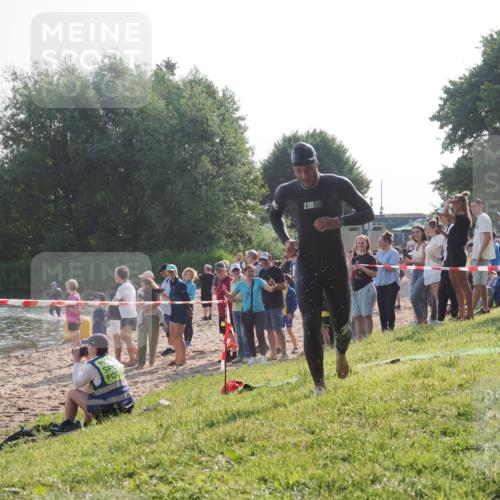15.06.2025 - 27. Vierlanden-Triathlon KatJ http://msf.ph/oto/7977401 15.06.2025 08:36:26 Schwimmen 29 meine-sportfotos.de