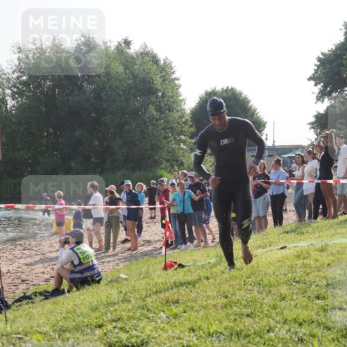 15.06.2025 - 27. Vierlanden-Triathlon KatJ http://msf.ph/oto/7977404 15.06.2025 08:36:26 Schwimmen 29 meine-sportfotos.de