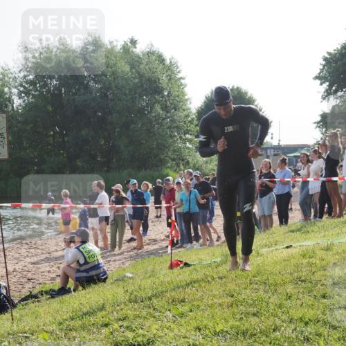 15.06.2025 - 27. Vierlanden-Triathlon KatJ http://msf.ph/oto/7977407 15.06.2025 08:36:26 Schwimmen 29 meine-sportfotos.de