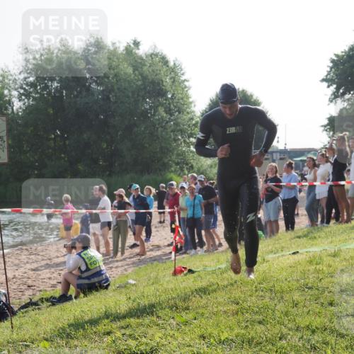 15.06.2025 - 27. Vierlanden-Triathlon KatJ http://msf.ph/oto/7977410 15.06.2025 08:36:27 Schwimmen 29 meine-sportfotos.de