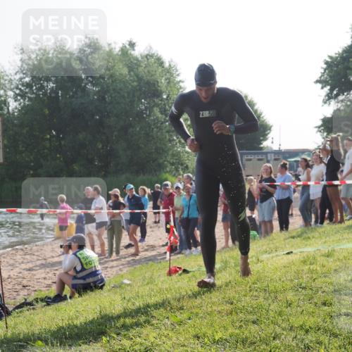15.06.2025 - 27. Vierlanden-Triathlon KatJ http://msf.ph/oto/7977415 15.06.2025 08:36:27 Schwimmen 29 meine-sportfotos.de