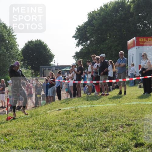 15.06.2025 - 27. Vierlanden-Triathlon KatJ http://msf.ph/oto/7977420 15.06.2025 08:36:42 Schwimmen 83 meine-sportfotos.de