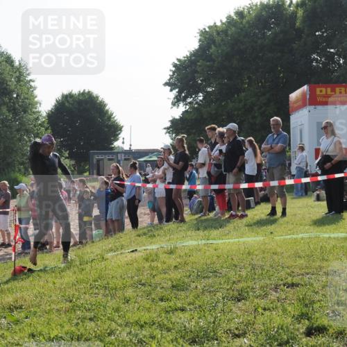 15.06.2025 - 27. Vierlanden-Triathlon KatJ http://msf.ph/oto/7977422 15.06.2025 08:36:42 Schwimmen 83 meine-sportfotos.de