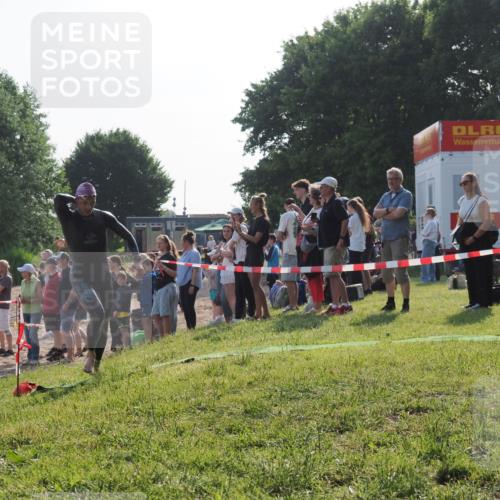 15.06.2025 - 27. Vierlanden-Triathlon KatJ http://msf.ph/oto/7977428 15.06.2025 08:36:42 Schwimmen 83 meine-sportfotos.de