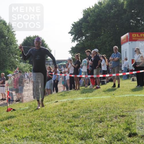 15.06.2025 - 27. Vierlanden-Triathlon KatJ http://msf.ph/oto/7977435 15.06.2025 08:36:43 Schwimmen 83 meine-sportfotos.de