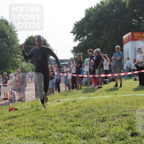15.06.2025 - 27. Vierlanden-Triathlon KatJ http://msf.ph/oto/7977439 15.06.2025 08:36:43 Schwimmen 83 meine-sportfotos.de
