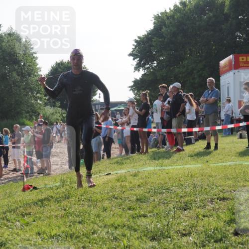 15.06.2025 - 27. Vierlanden-Triathlon KatJ http://msf.ph/oto/7977446 15.06.2025 08:36:43 Schwimmen 83 meine-sportfotos.de