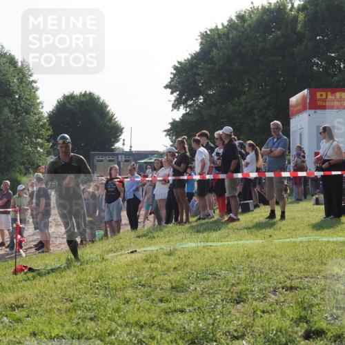 15.06.2025 - 27. Vierlanden-Triathlon KatJ http://msf.ph/oto/7977483 15.06.2025 08:36:52 Schwimmen 39, 83 meine-sportfotos.de