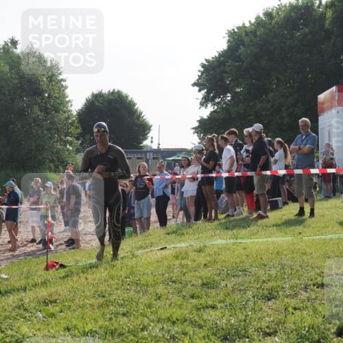 15.06.2025 - 27. Vierlanden-Triathlon KatJ http://msf.ph/oto/7977491 15.06.2025 08:36:52 Schwimmen 39, 83 meine-sportfotos.de