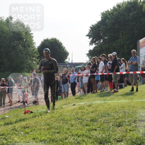 15.06.2025 - 27. Vierlanden-Triathlon KatJ http://msf.ph/oto/7977493 15.06.2025 08:36:52 Schwimmen 39, 83 meine-sportfotos.de
