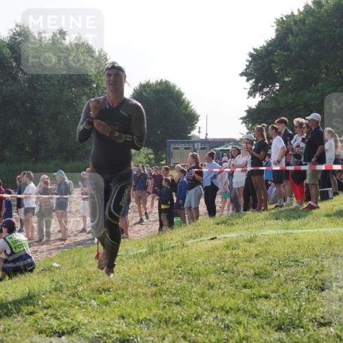 15.06.2025 - 27. Vierlanden-Triathlon KatJ http://msf.ph/oto/7977518 15.06.2025 08:36:53 Schwimmen 39 meine-sportfotos.de