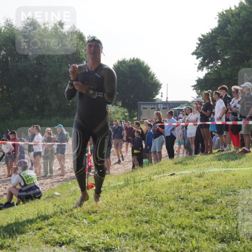 15.06.2025 - 27. Vierlanden-Triathlon KatJ http://msf.ph/oto/7977521 15.06.2025 08:36:54 Schwimmen 39 meine-sportfotos.de