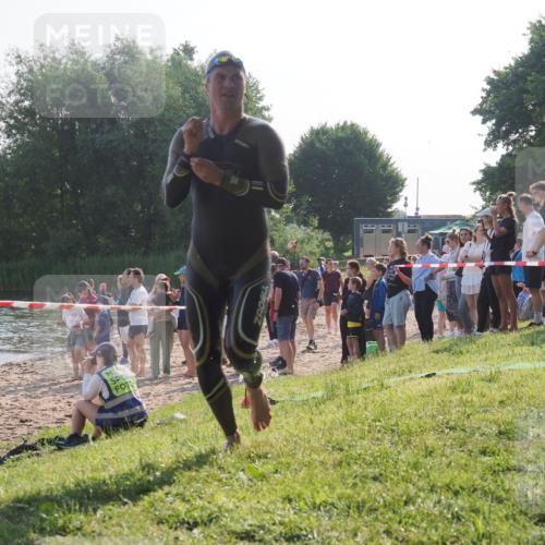 15.06.2025 - 27. Vierlanden-Triathlon KatJ http://msf.ph/oto/7977529 15.06.2025 08:36:54 Schwimmen 39 meine-sportfotos.de