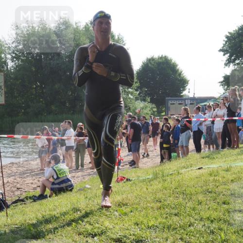 15.06.2025 - 27. Vierlanden-Triathlon KatJ http://msf.ph/oto/7977533 15.06.2025 08:36:54 Schwimmen 39 meine-sportfotos.de