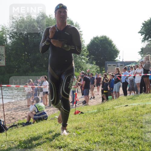15.06.2025 - 27. Vierlanden-Triathlon KatJ http://msf.ph/oto/7977536 15.06.2025 08:36:54 Schwimmen 39 meine-sportfotos.de