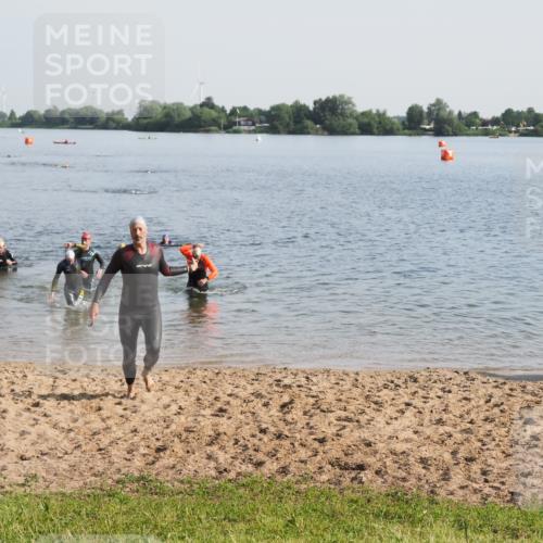 21.06.2025 - 27. Vierlanden-Triathlon MichiJ http://msf.ph/oto/7977540 15.06.2026 08:45:44 Schwimmen 104, 116, 125, 145, 150 meine-sportfotos.de