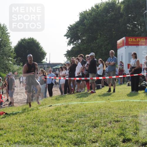 15.06.2025 - 27. Vierlanden-Triathlon KatJ http://msf.ph/oto/7977545 15.06.2025 08:37:01 Schwimmen 39, 69 meine-sportfotos.de