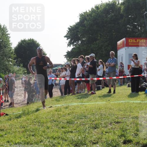 15.06.2025 - 27. Vierlanden-Triathlon KatJ http://msf.ph/oto/7977552 15.06.2025 08:37:01 Schwimmen 39, 69 meine-sportfotos.de
